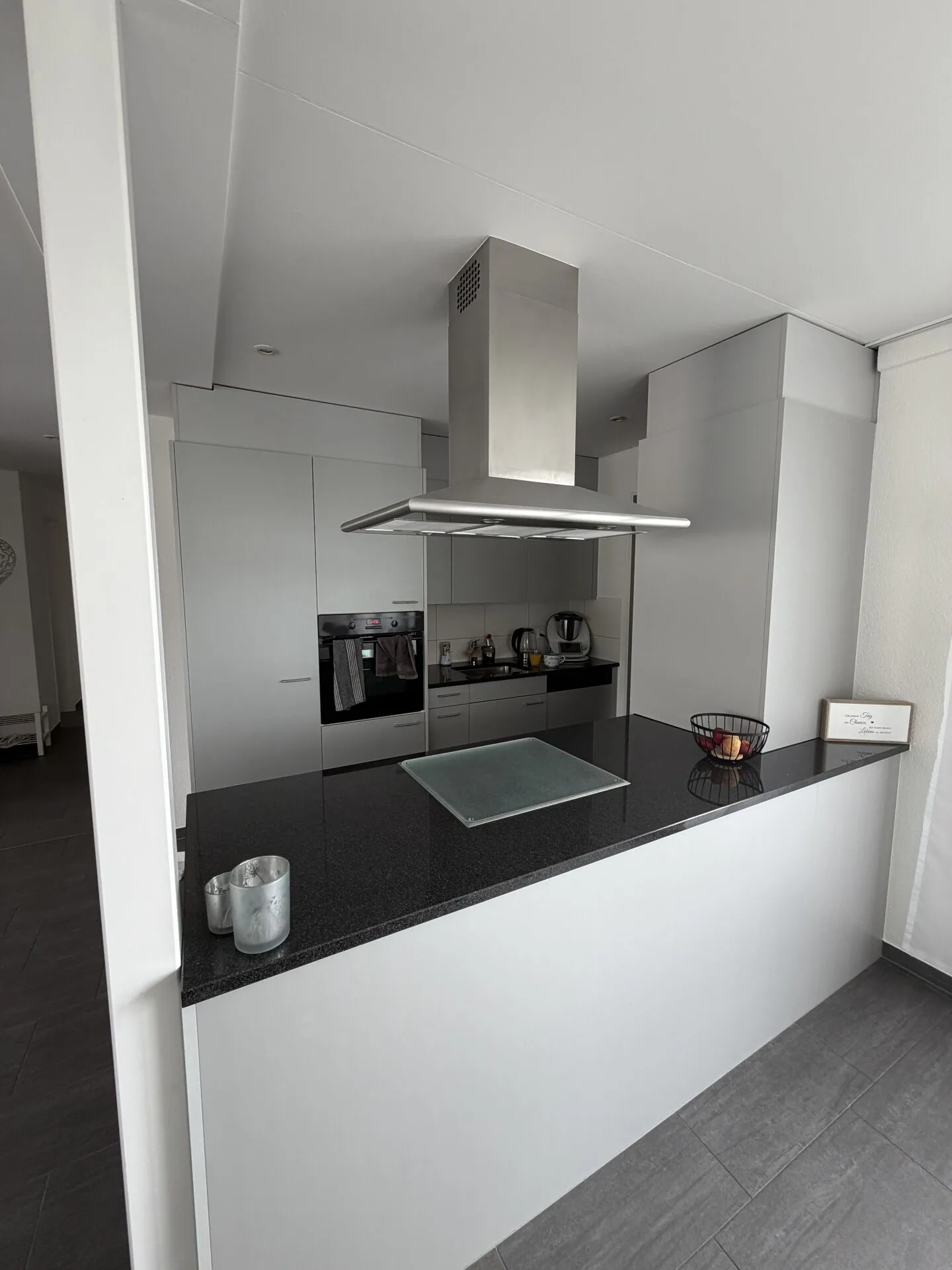 Ici vit le Wow - Penthouse de 4,5 pièces à Hausen - Vivre au-dessus des toits avec style - Photo 4 sur 16