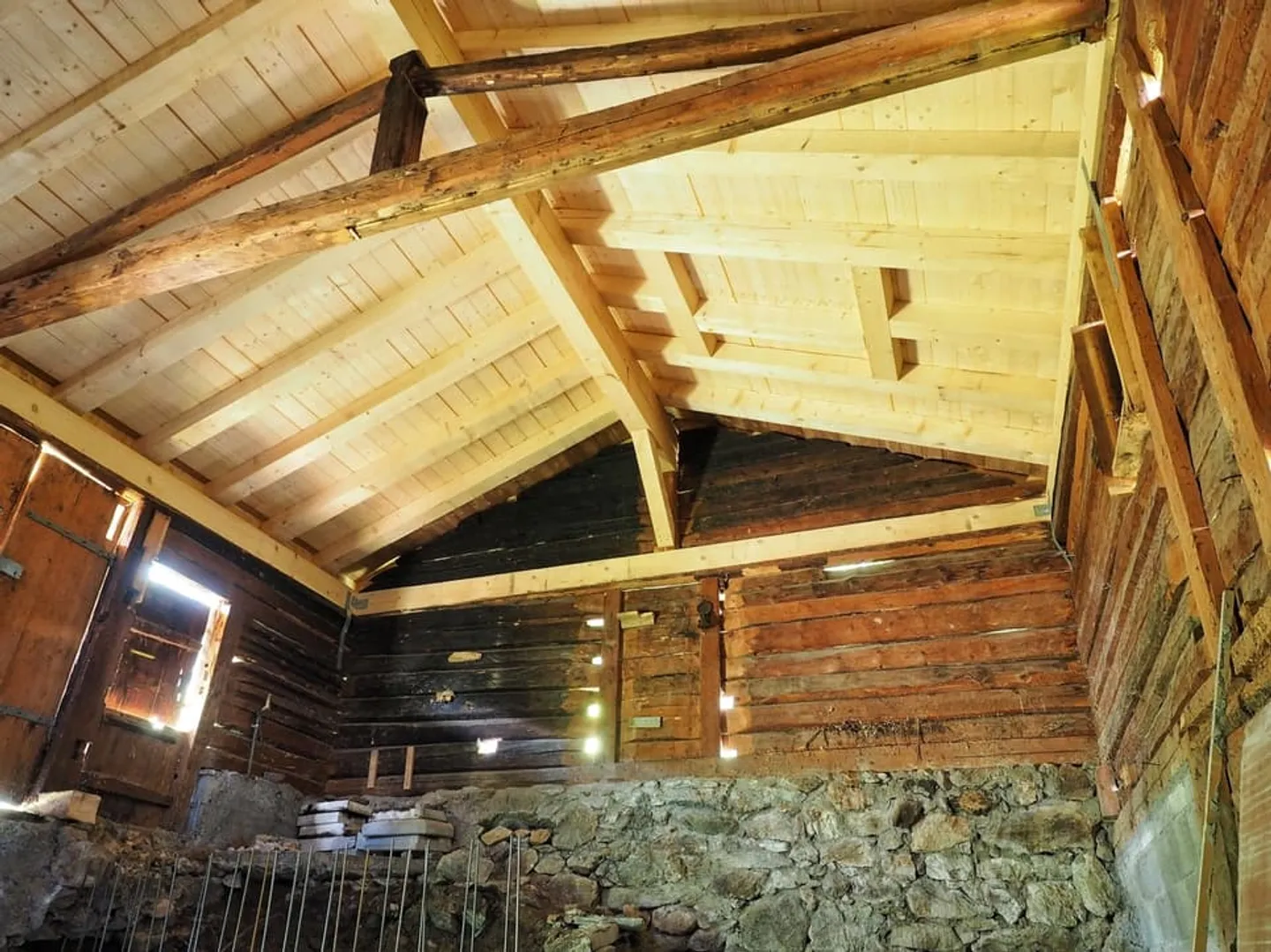 RARE! Mayen with renovation permit in the Val de Bagnes - Photo 6 of 6