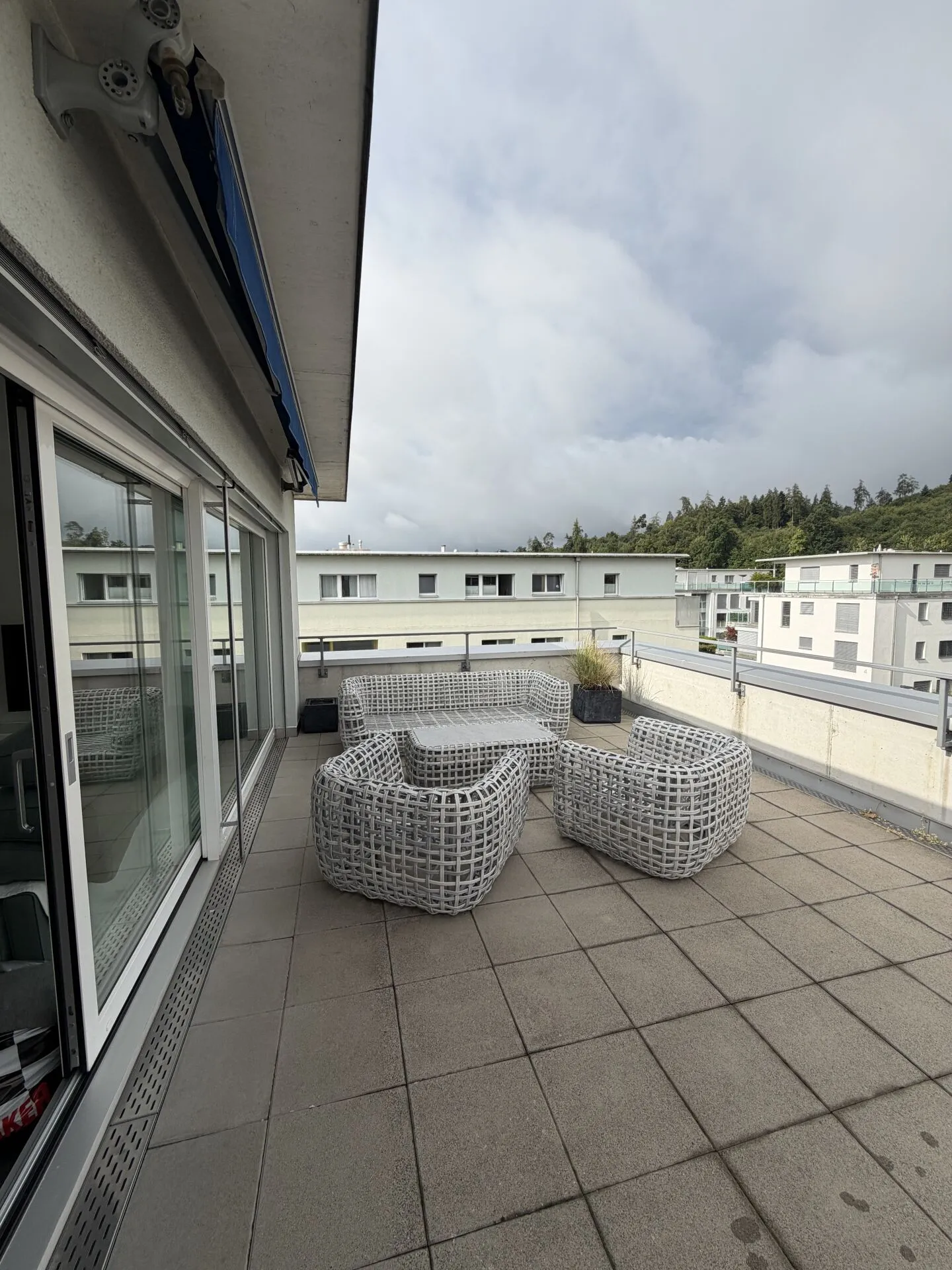 Ici vit le Wow - Penthouse de 4,5 pièces à Hausen - Vivre au-dessus des toits avec style - Photo 12 sur 16