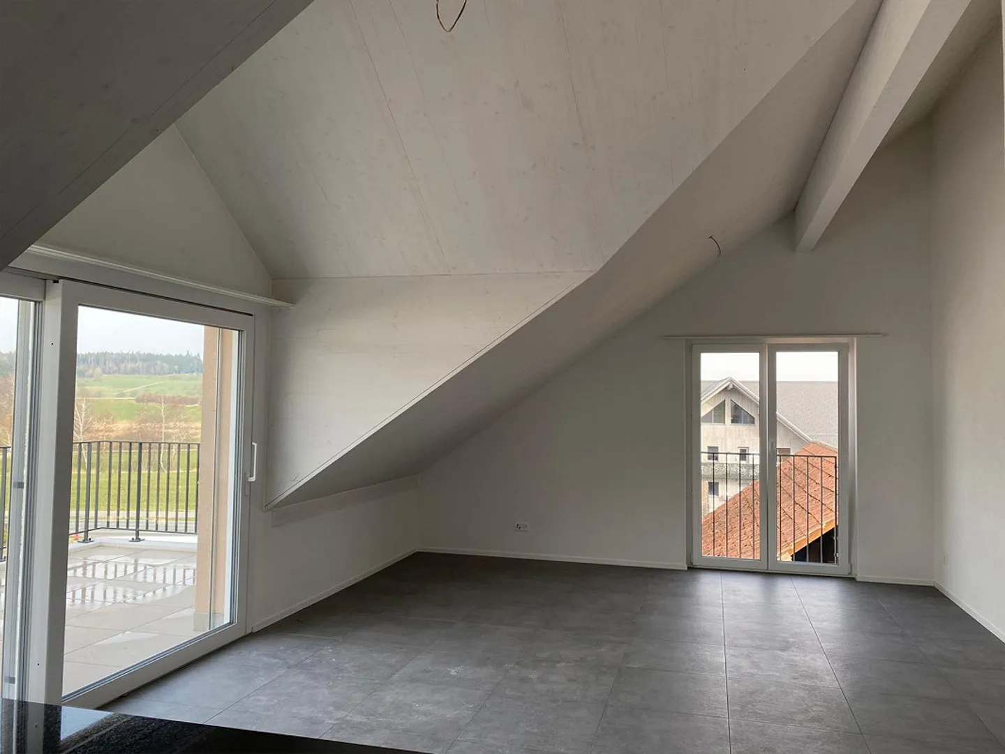 Appartamento duplex affascinante e luminoso di 4,5 stanze - Foto 3 di 9