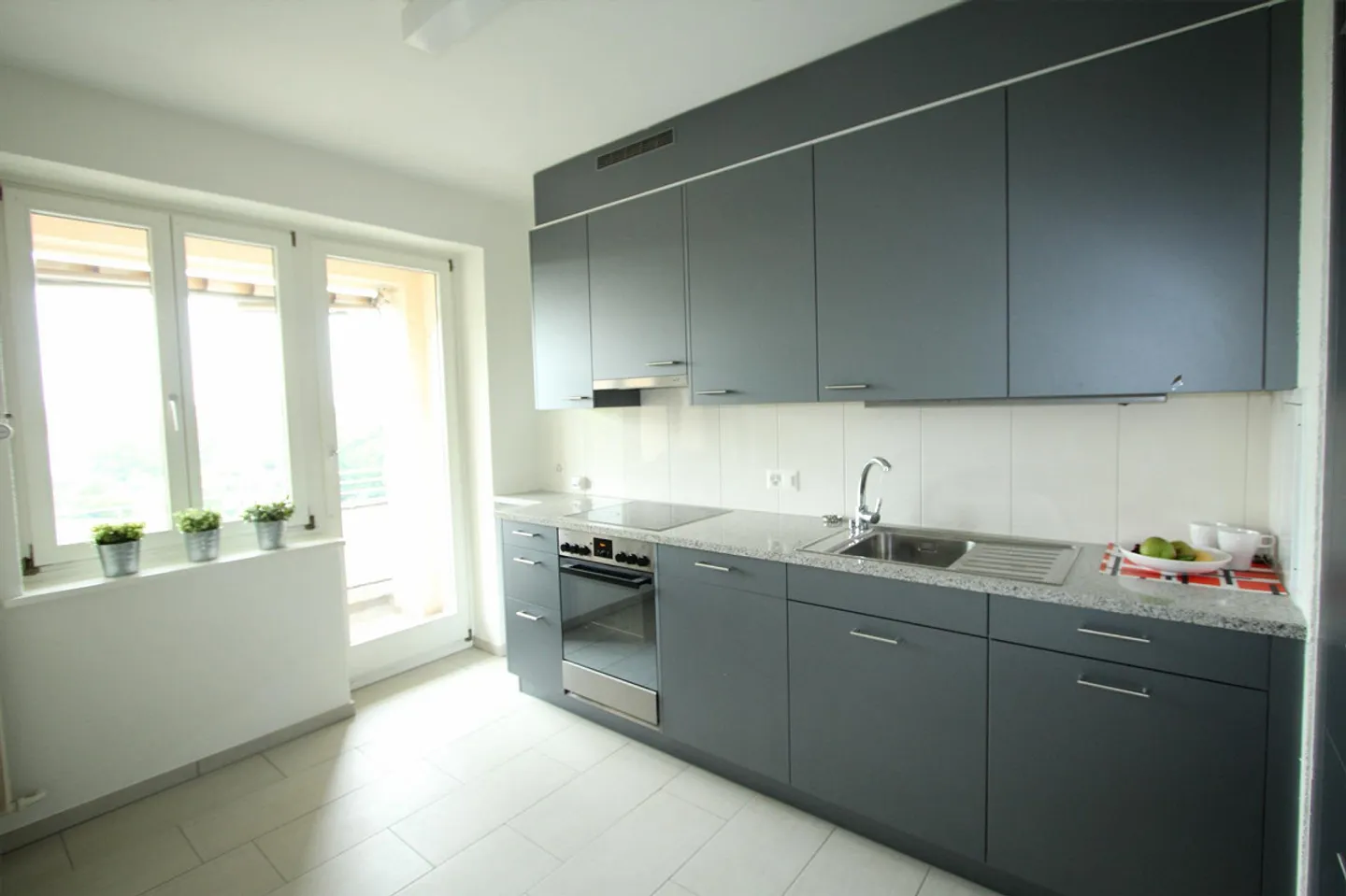 Cozy 2-room apartment with balcony at Kannenfeldplatz! - Photo 3 of 5