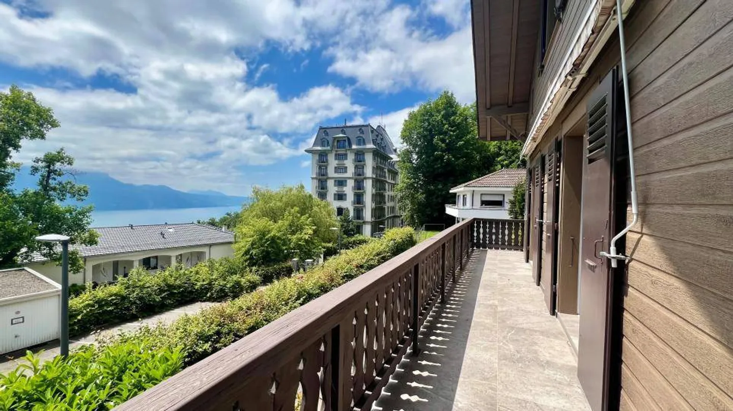 Bellissimo chalet a Mont-Pèlerin - Foto 2 di 12