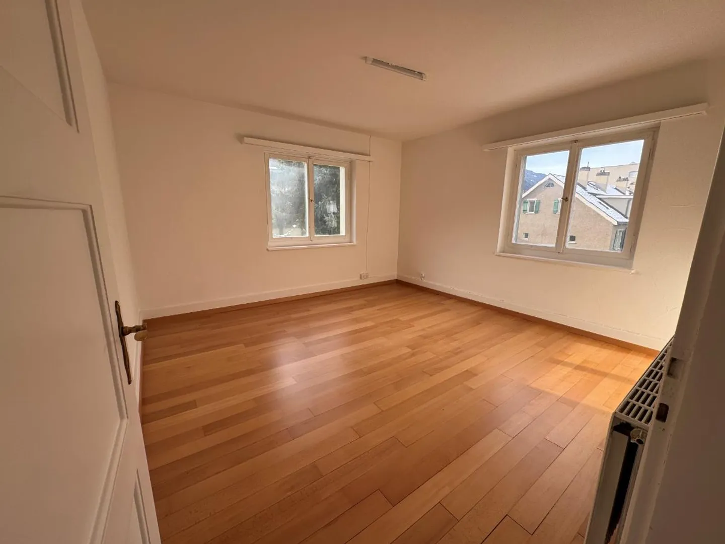 Bright 4.5-room old building apartment without balcony - Photo 5 of 9