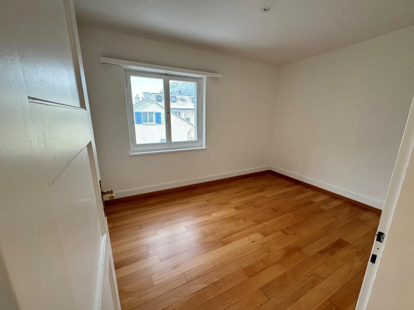 Bright 4.5-room old building apartment without balcony - Photo 6 of 9