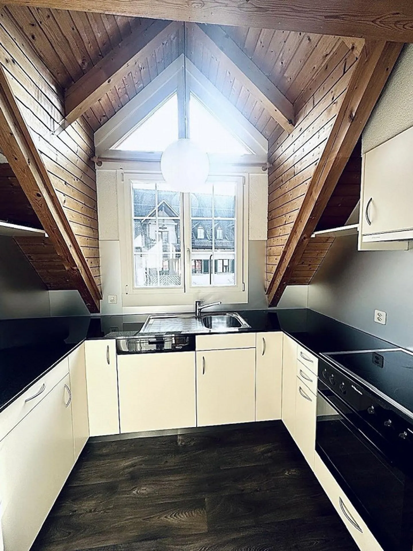 Newly renovated, stylish maisonette apartment in the village center of Tägerwilen - Photo 7 of 8