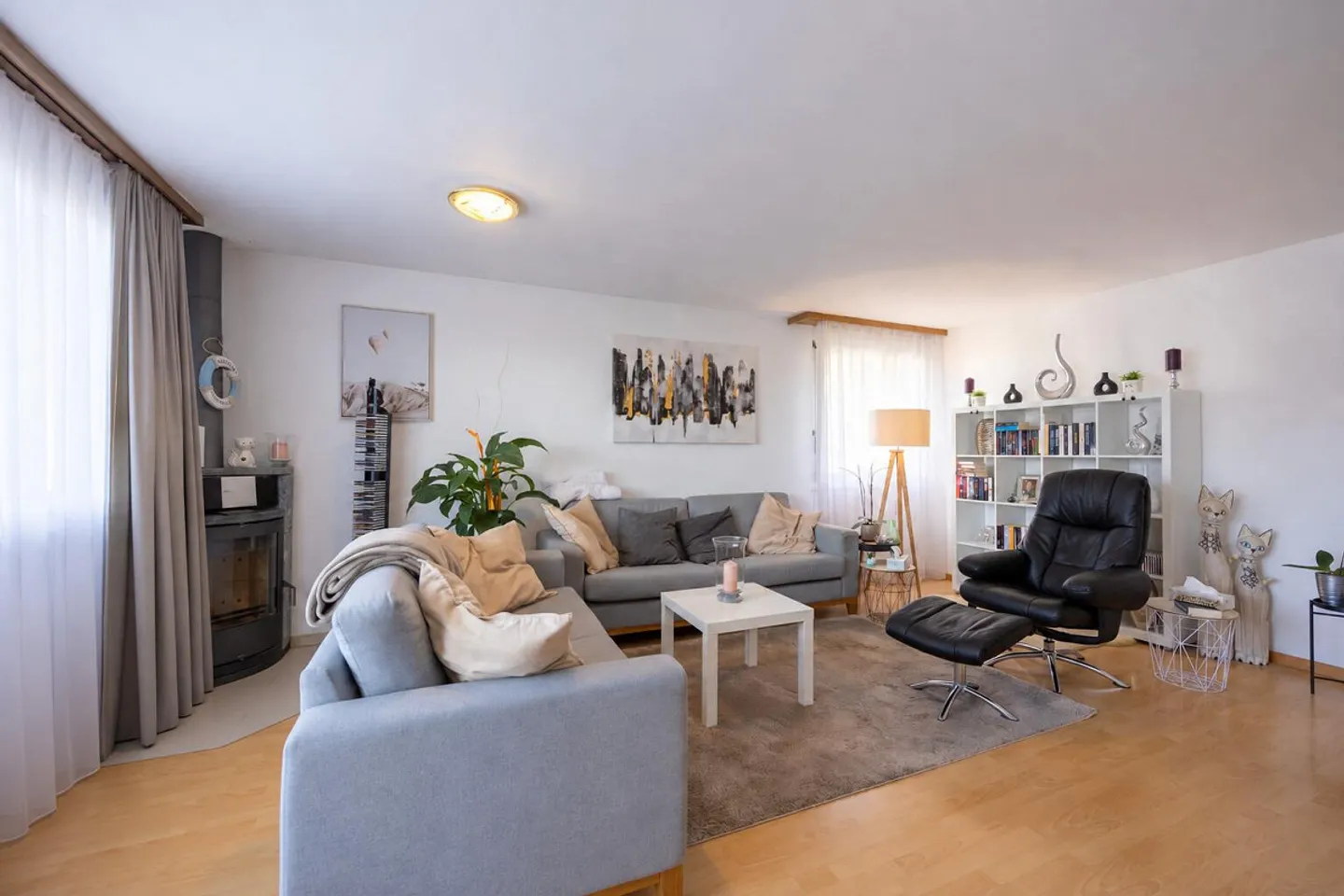 Residential Charm in a Central Location - Photo 4 of 13