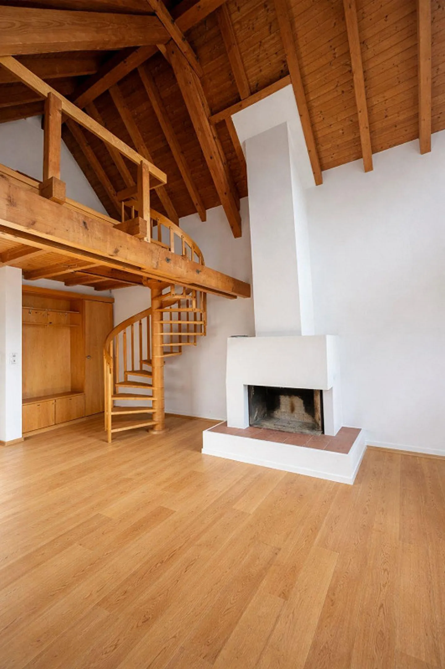 Newly renovated, stylish maisonette apartment in the village center of Tägerwilen - Photo 2 of 8