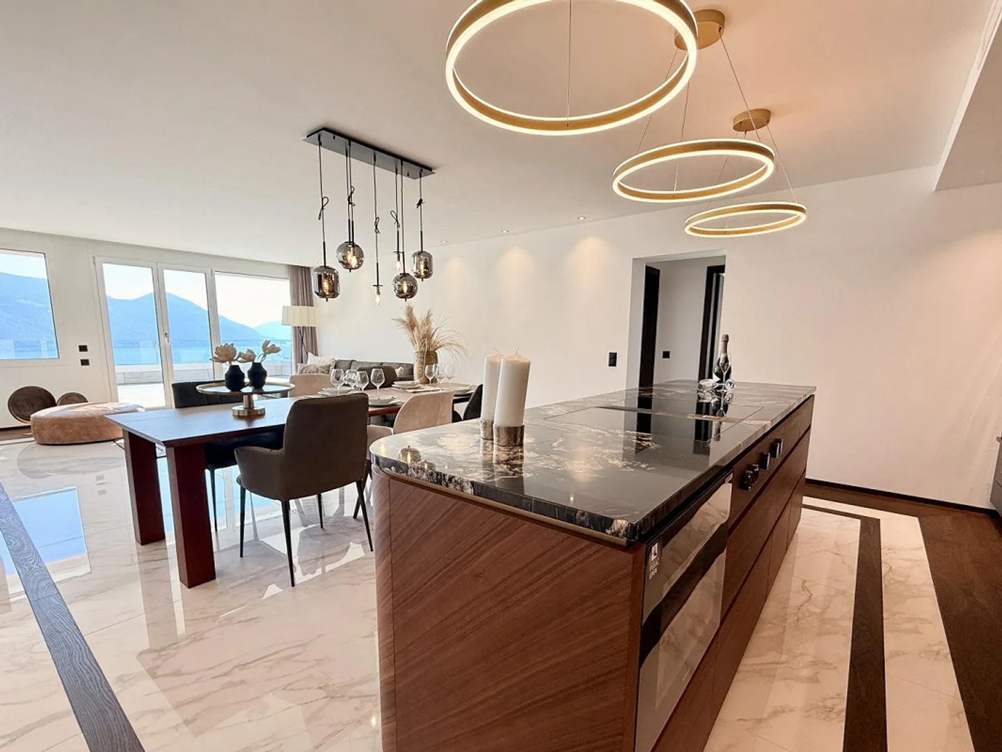 Großes Luxusapartment mit großer Terrasse und atemberaubendem Blick - Foto 2 von 10