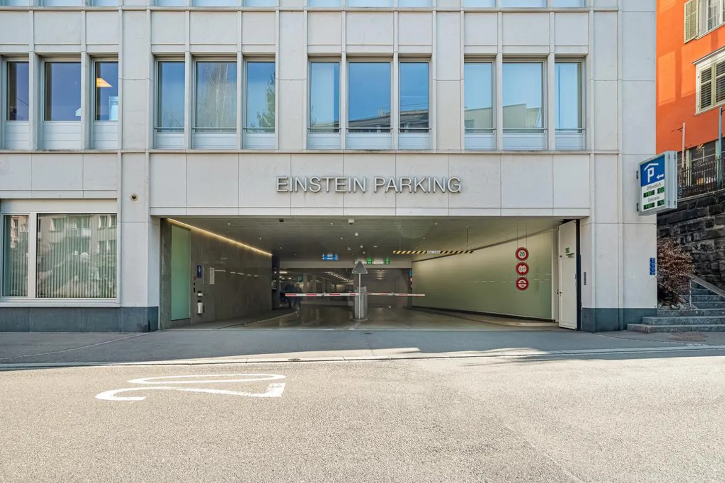 EINSTEIN PARKING Inquilino a lungo termine - 2 varianti - Foto 1 di 4