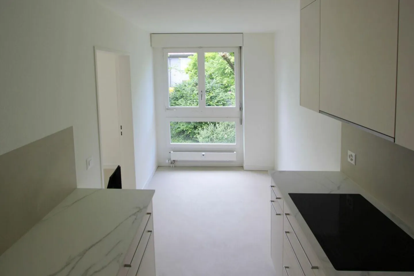 Appartamento 4.5 stanze recentemente ristrutturato vicino alla Scuola Internazionale - Foto 4 di 13