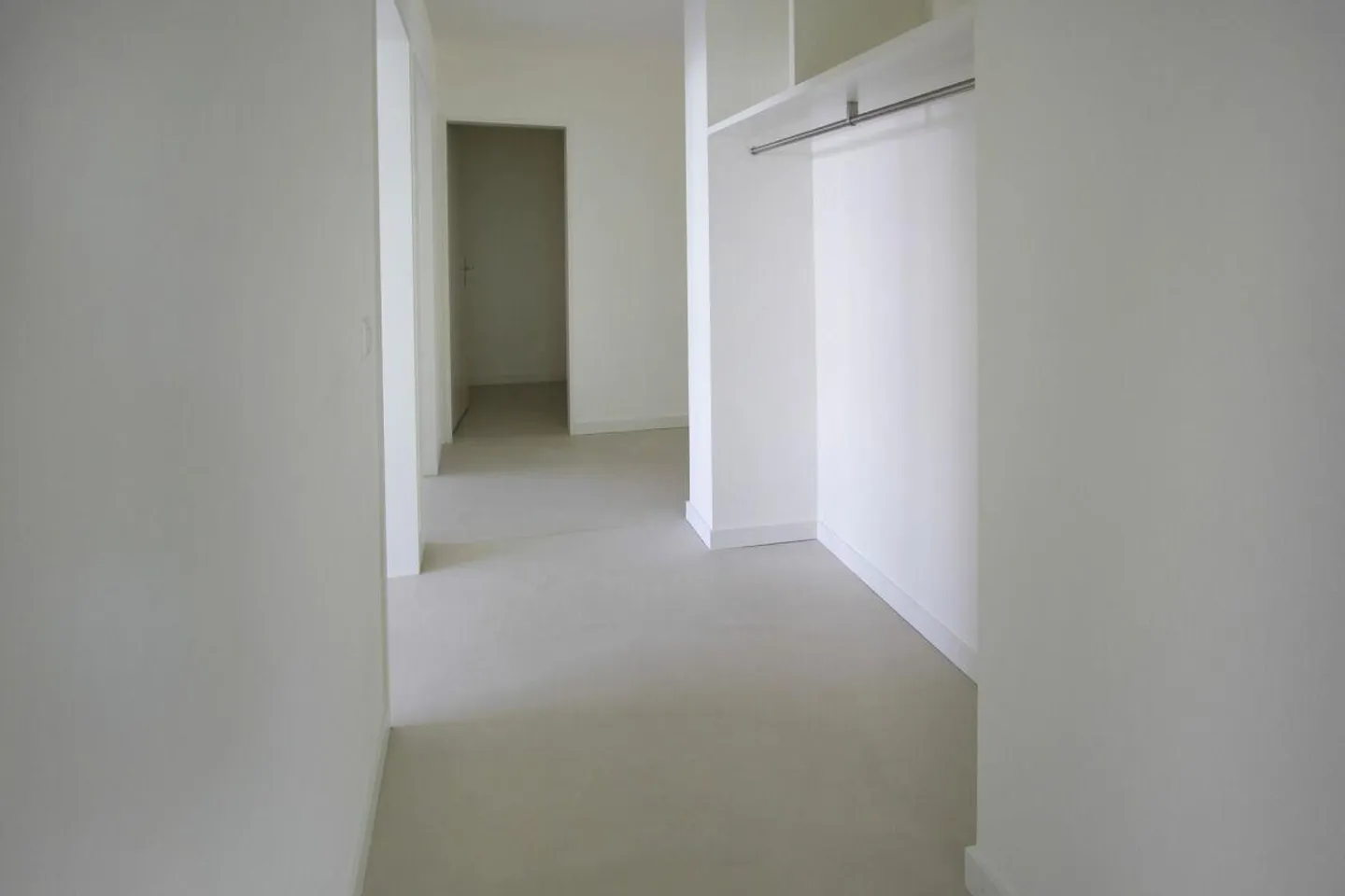 Appartamento 4.5 stanze recentemente ristrutturato vicino alla Scuola Internazionale - Foto 10 di 13