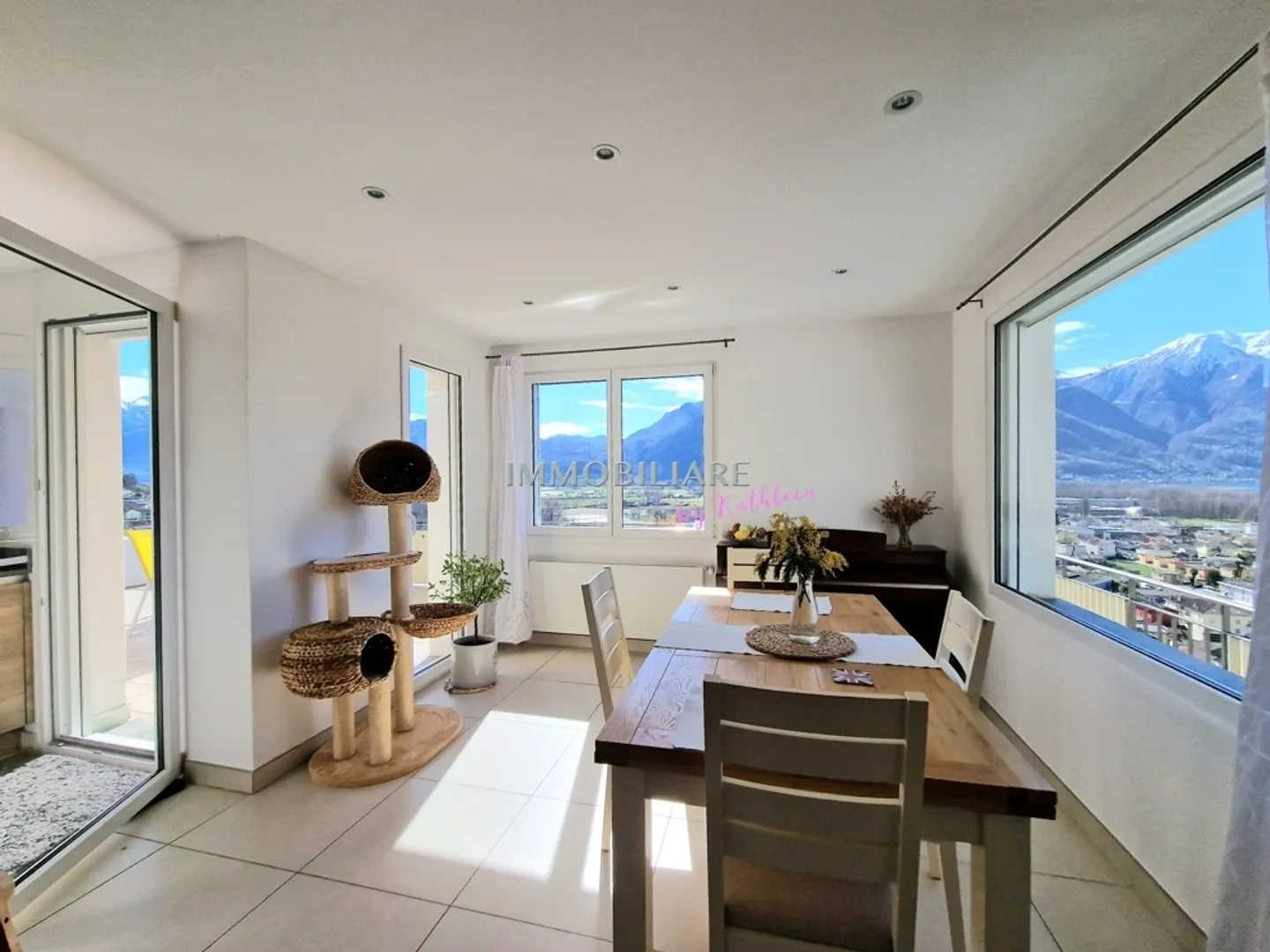 Appartamento per le vacanze con vista fantastica, camino, giardino e garage - Foto 3 di 13