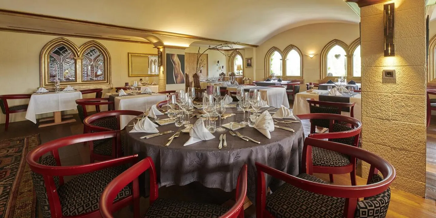 RESTAURANT GOURMET DANS UN MONDE MONTAGNEUX MERVEILLEUX - Photo 1 sur 6