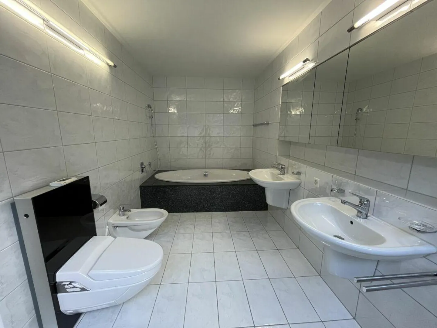 Exclusive Living in the Heart of Altdorf - Photo 9 of 10