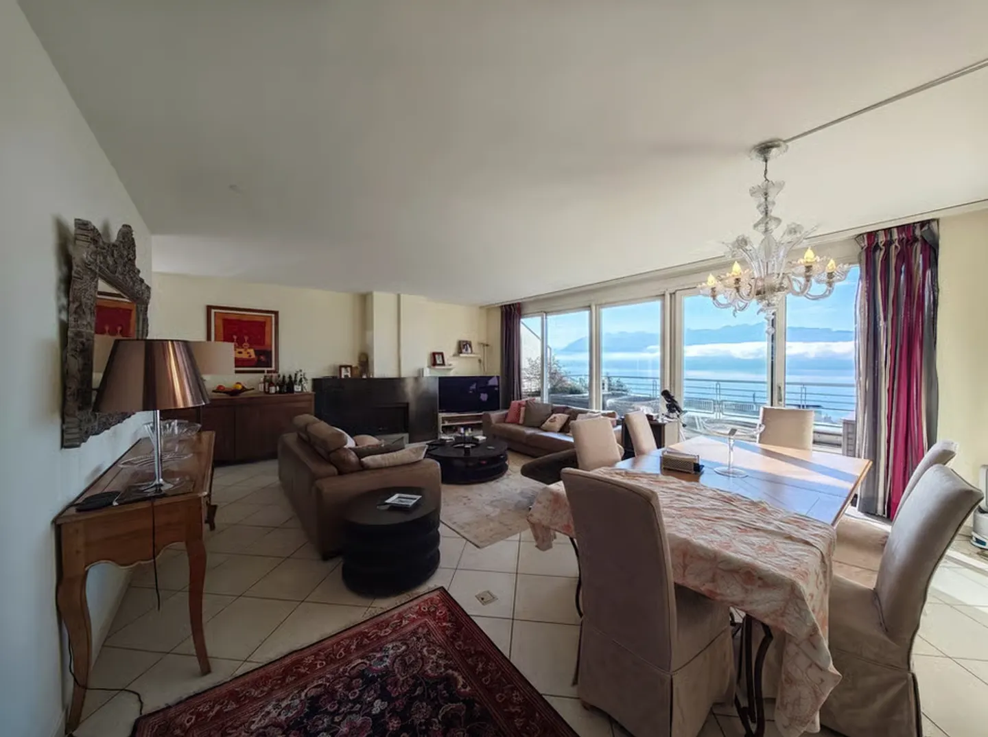 180-degree panoramic view of Lake Geneva - Spacious 4.5 rooms - Photo 2 of 10