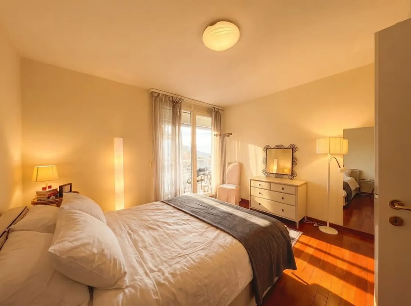 180-degree panoramic view of Lake Geneva - Spacious 4.5 rooms - Photo 6 of 10