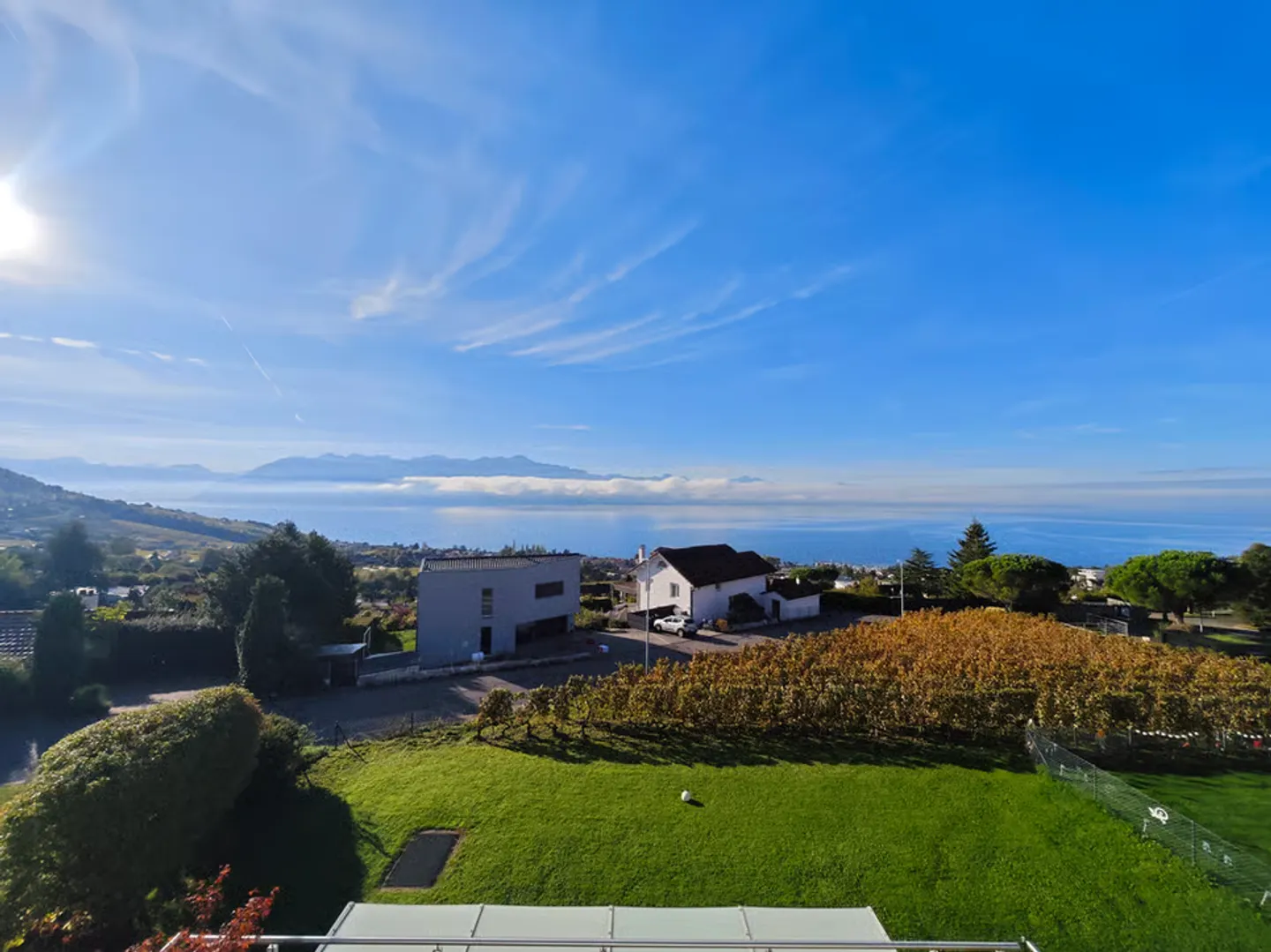 180-degree panoramic view of Lake Geneva - Spacious 4.5 rooms - Photo 10 of 10