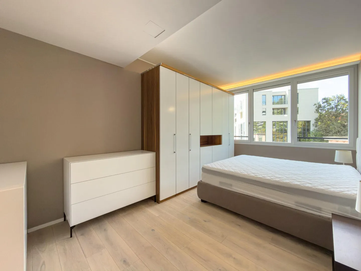 Furnished penthouse in first rental with lake view in Lugano - Photo 3 of 11