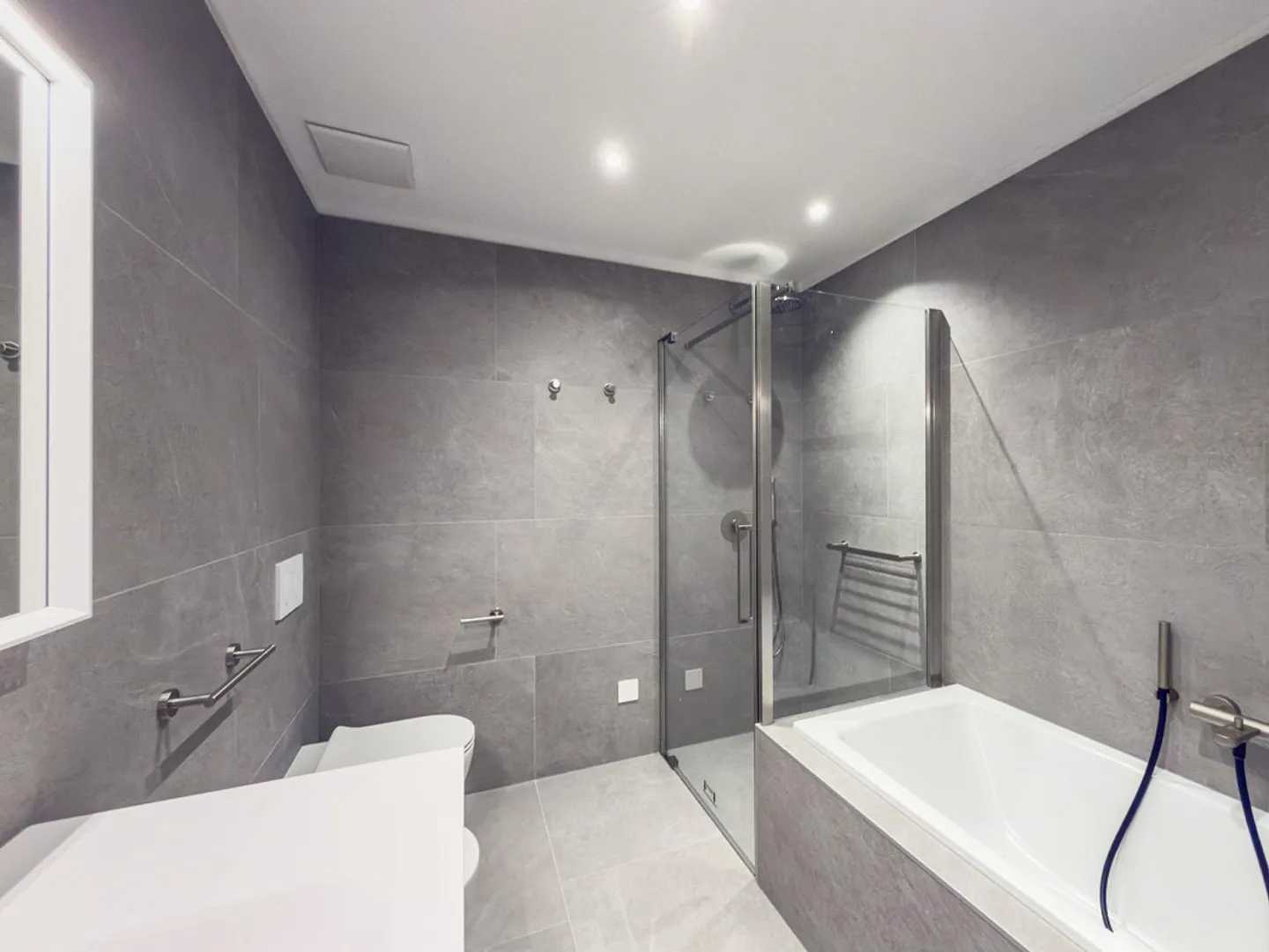 Furnished penthouse in first rental with lake view in Lugano - Photo 5 of 11