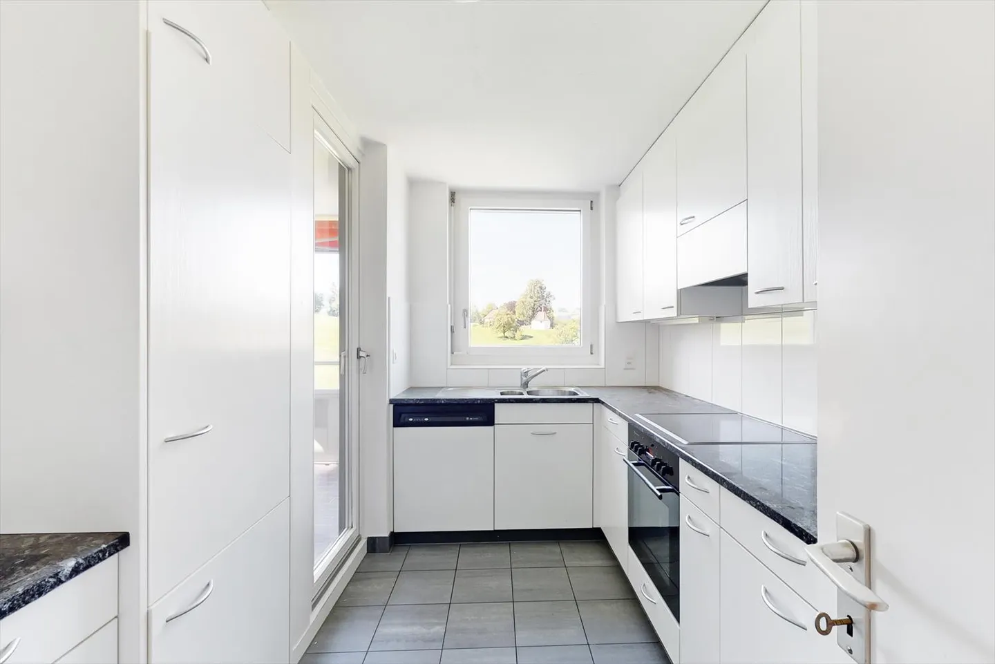 Appartamento luminoso con una bella vista sul verde! - Foto 2 di 11