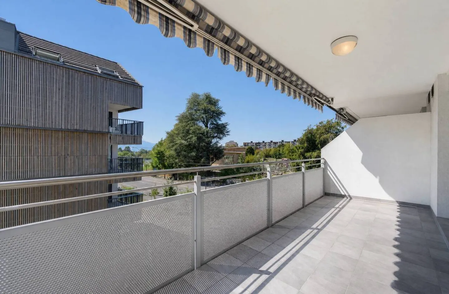 Appartement lumineux de 3,5 pièces. Proche de toutes commodités. - Photo 3 sur 10