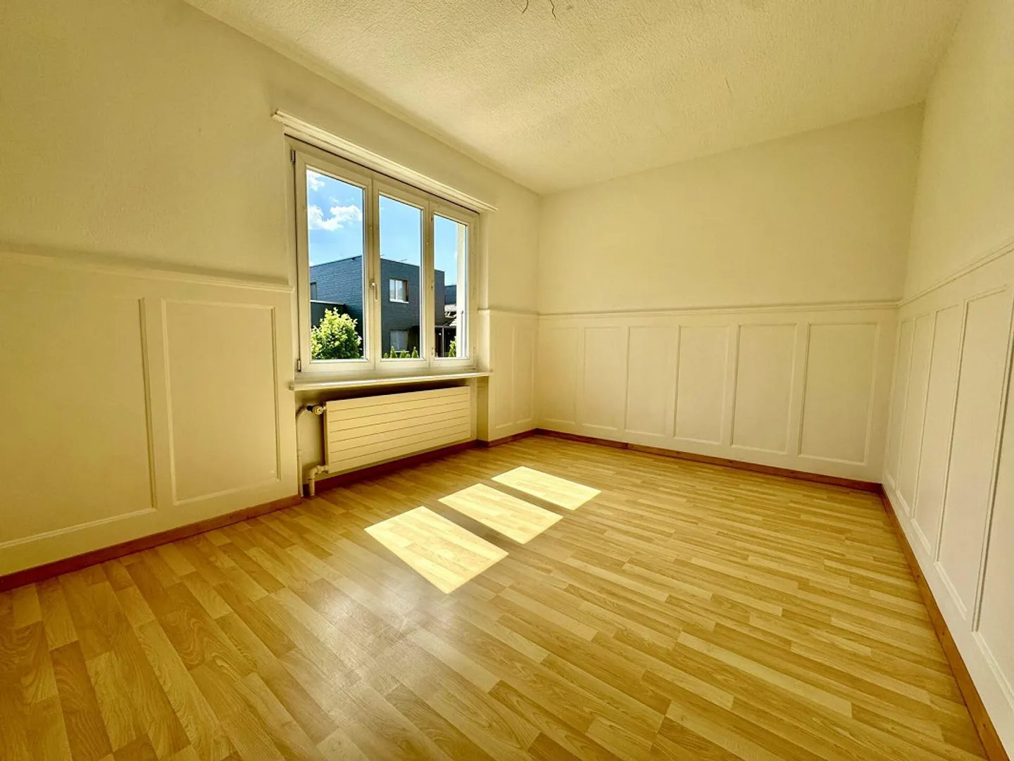 Grosszügige Wohnung mit grosser Terrasse - Foto 2 von 8