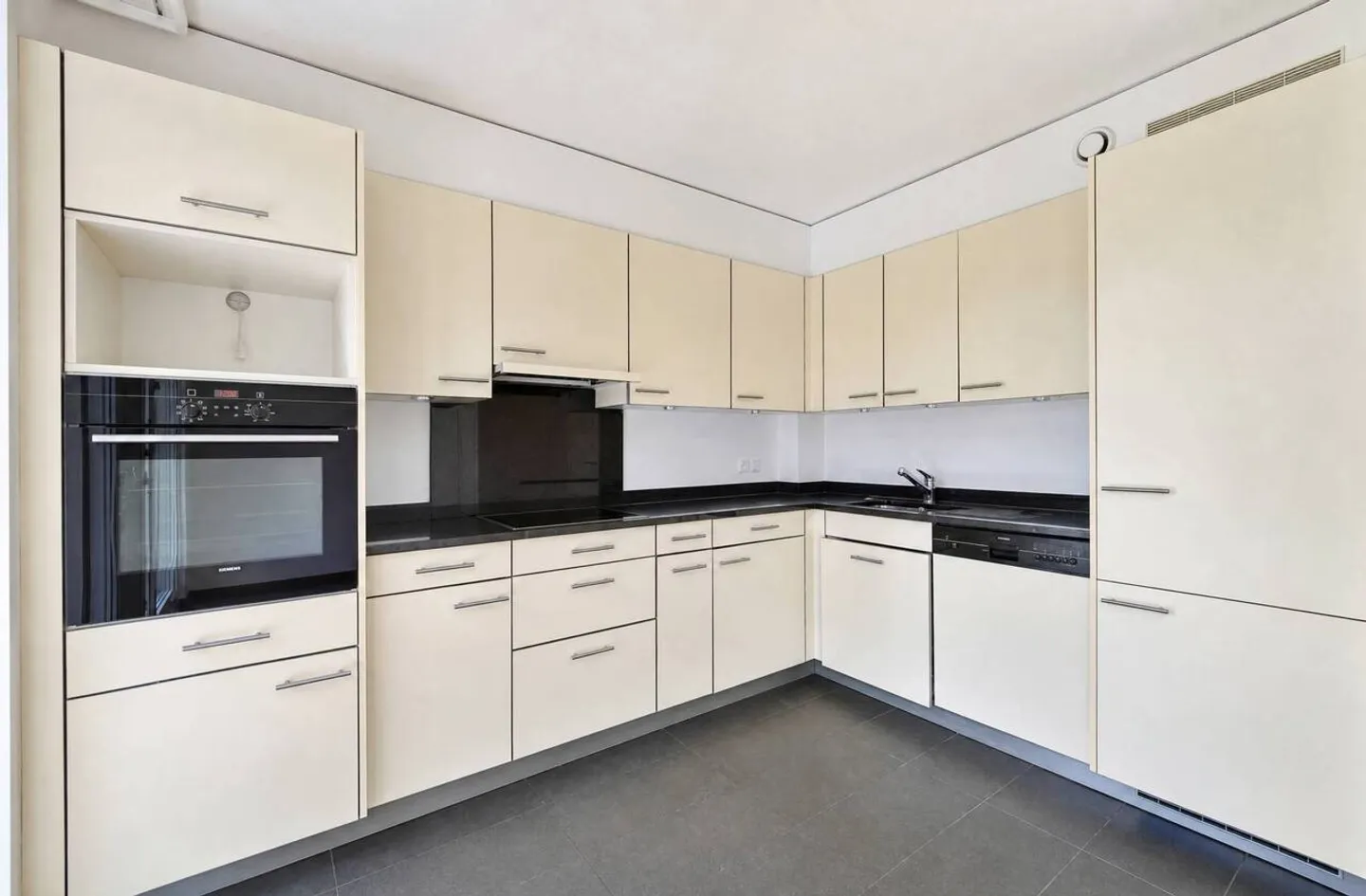 Appartement lumineux de 3,5 pièces. Proche de toutes commodités. - Photo 5 sur 10