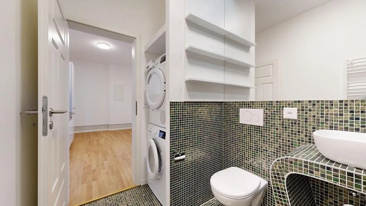 Charming 2-room apartment - Photo 3 of 5