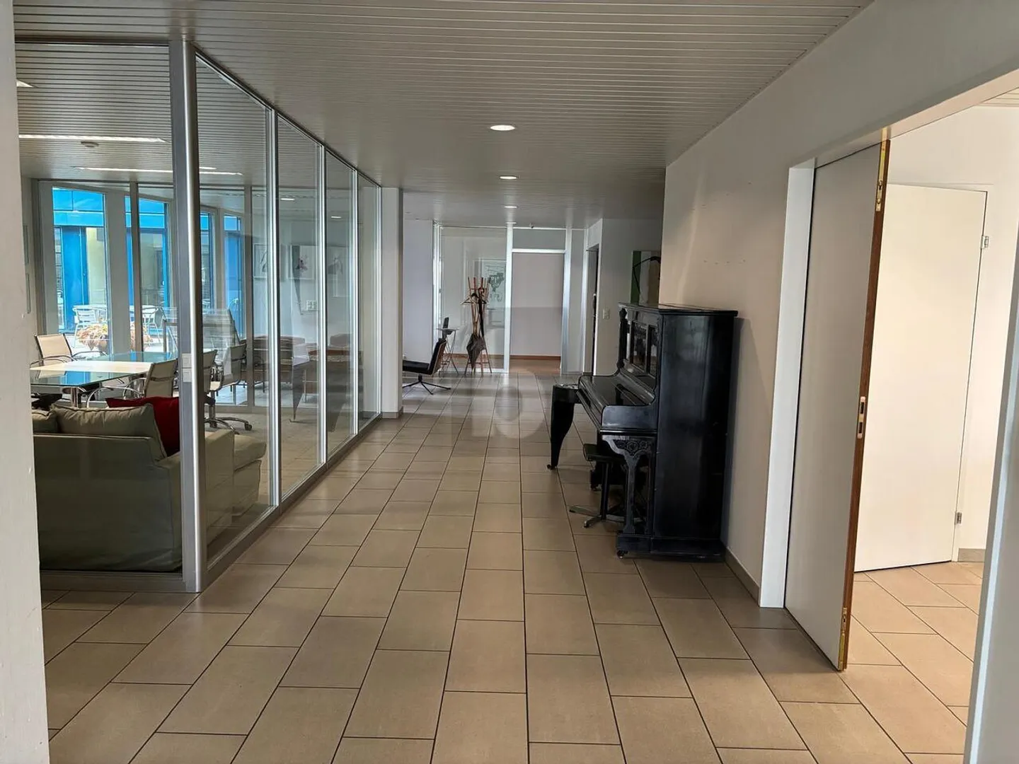 Office space for rent - Photo 3 of 6