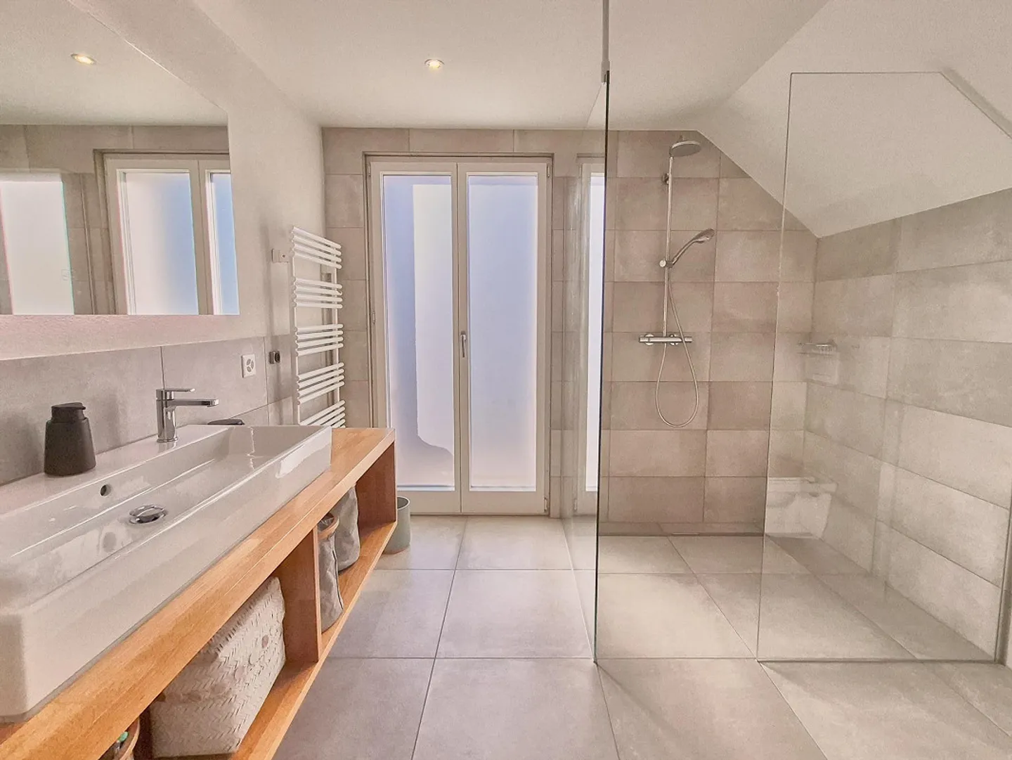 Gioielli nel quartiere ovest di Thun - Foto 11 di 15