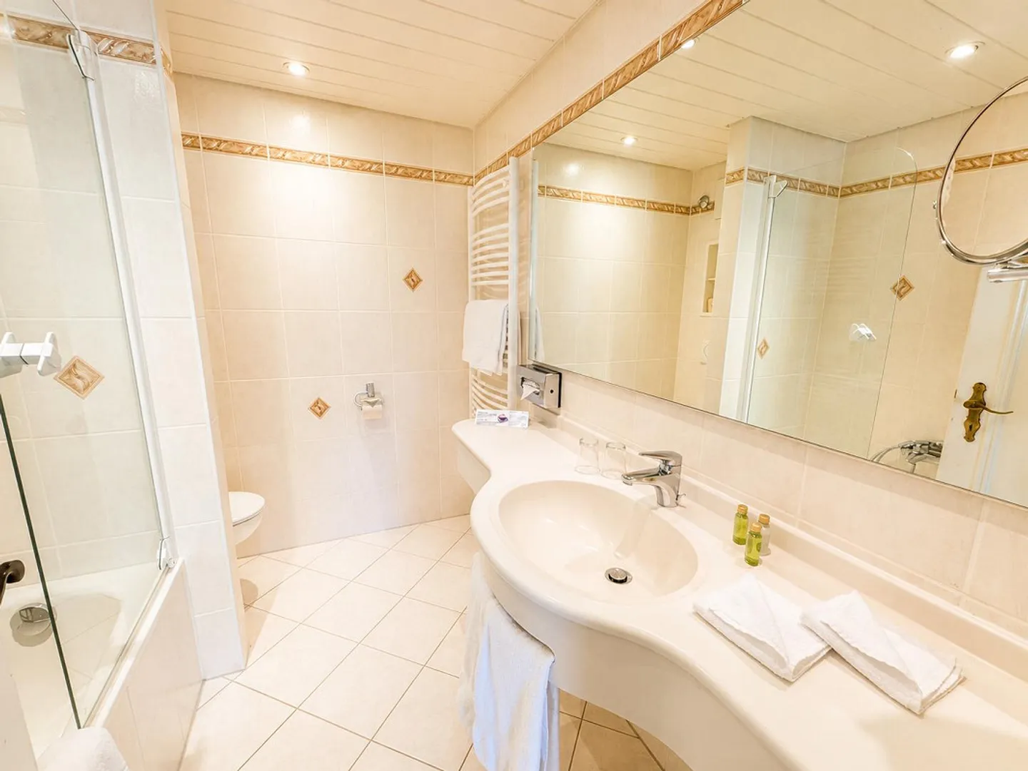 Stylish Apartment in Hotel Europa - Photo 3 of 7