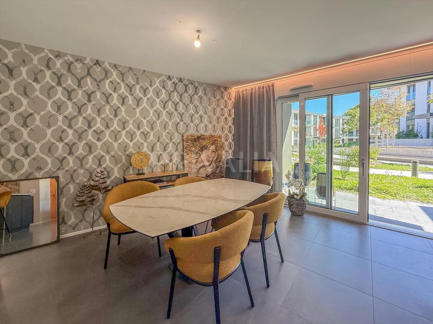 Elegant 5-room apartment with private terrace in the heart of Chambésy - Photo 3 of 5