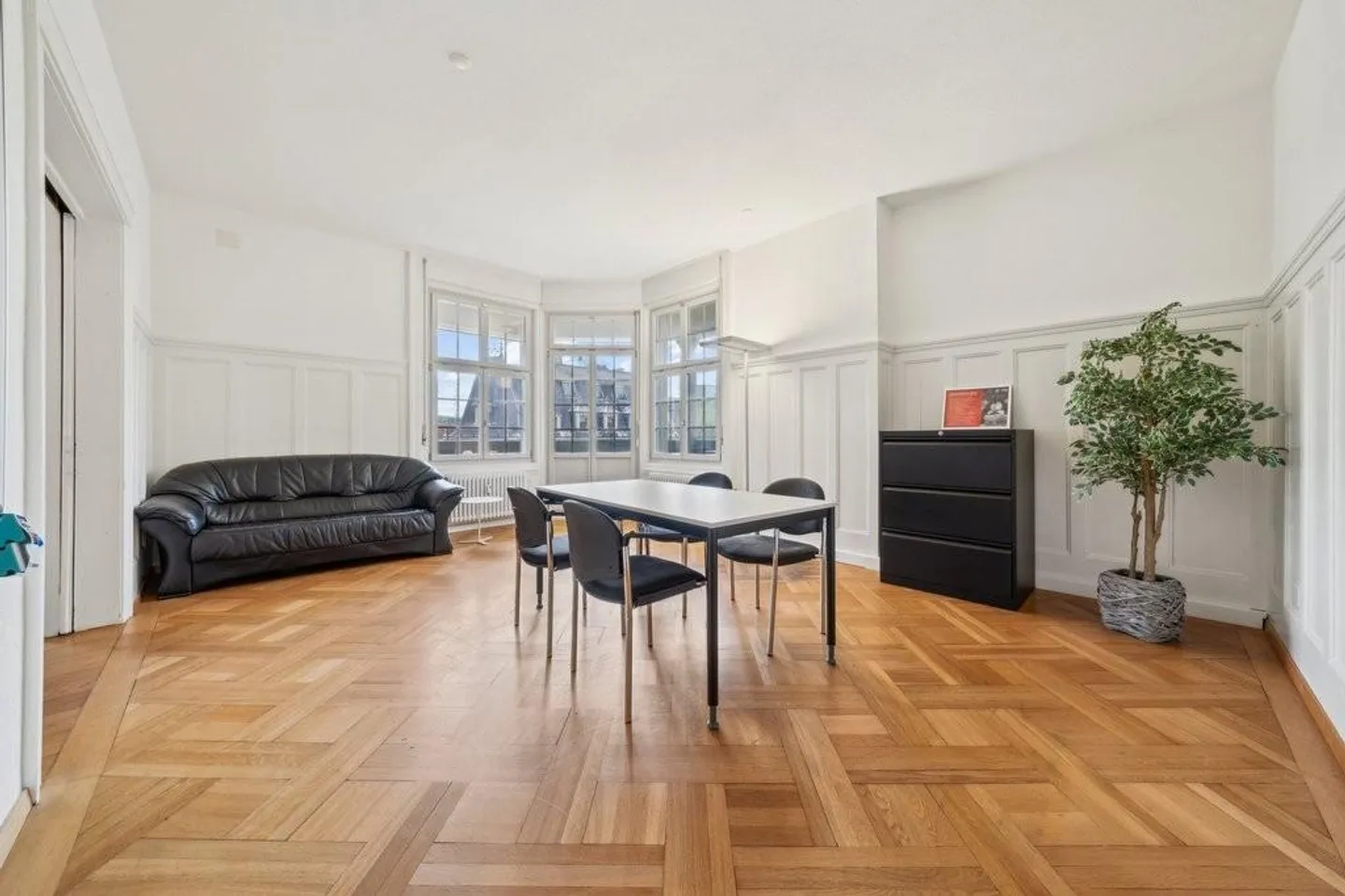 Locaux centraux dans le style ancien - idéal pour bureau ou cabinet ! - Photo 4 sur 11