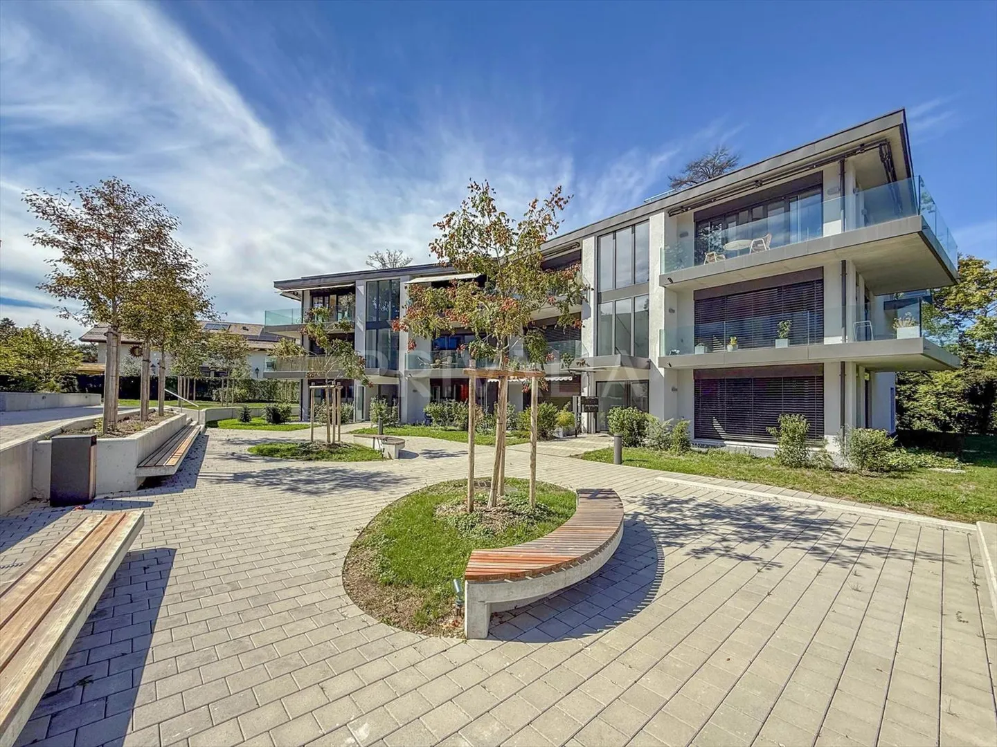 Elegant 5-room apartment with private terrace in the heart of Chambésy - Photo 1 of 5