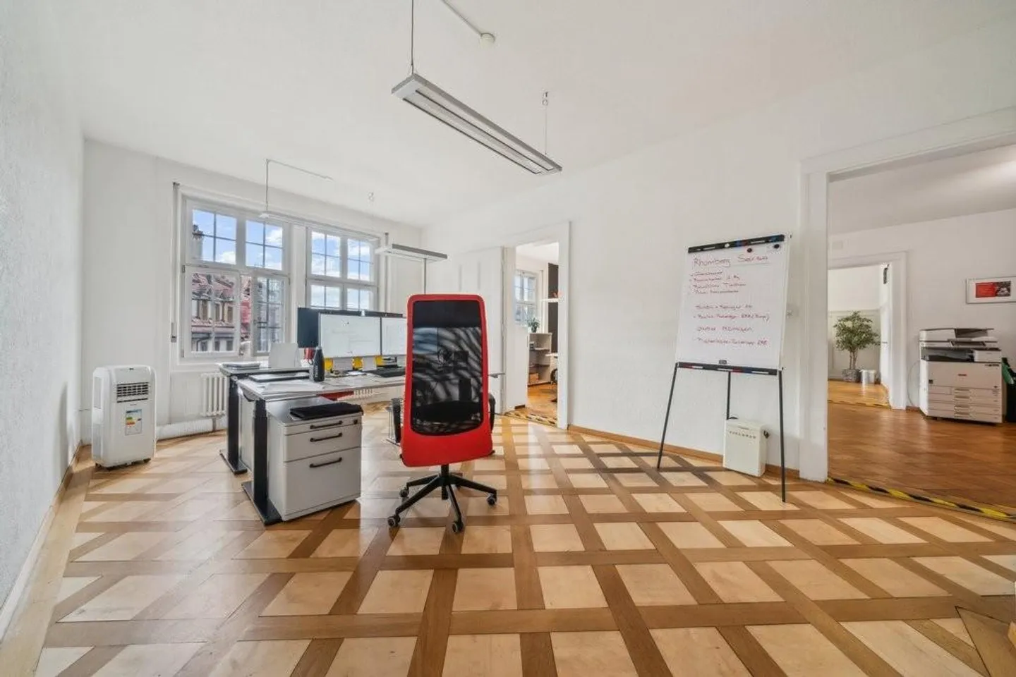 Locaux centraux dans le style ancien - idéal pour bureau ou cabinet ! - Photo 5 sur 11