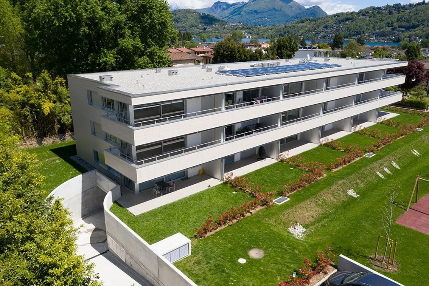 Appartement moderne avec terrasse - Photo 2 sur 7