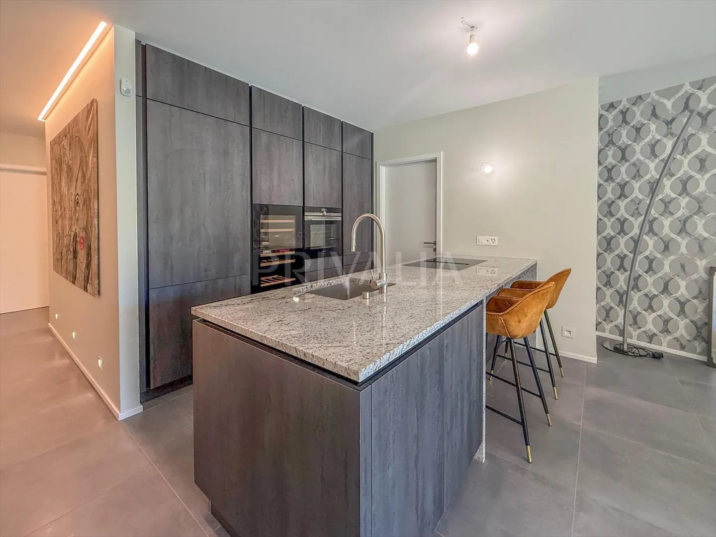 Elegant 5-room apartment with private terrace in the heart of Chambésy - Photo 2 of 5