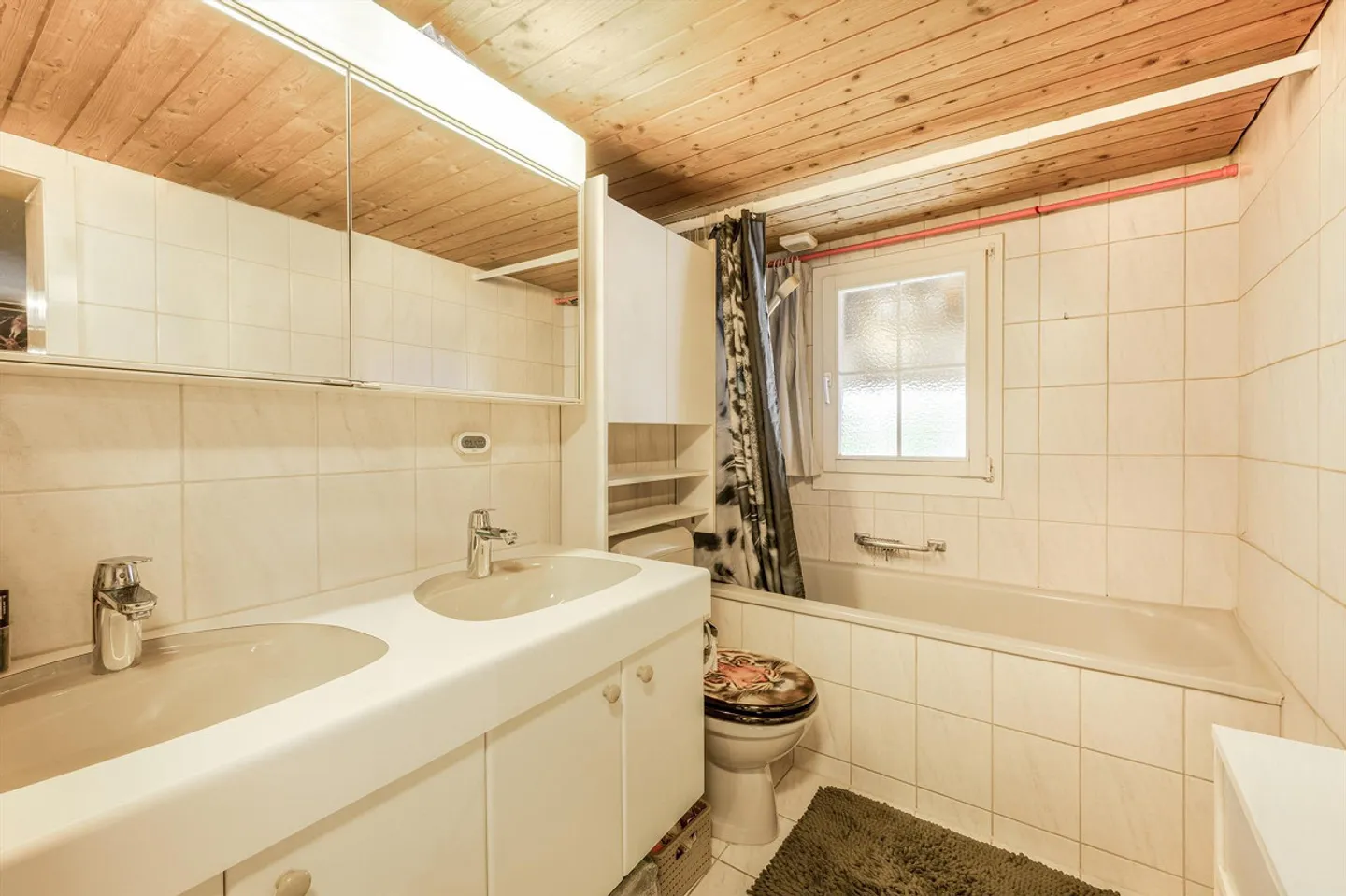 Un morceau d'histoire : Propriété unique avec utilisation polyvalente - Photo 8 sur 13