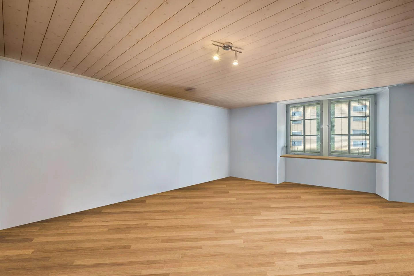 Un morceau d'histoire : Propriété unique avec utilisation polyvalente - Photo 5 sur 13