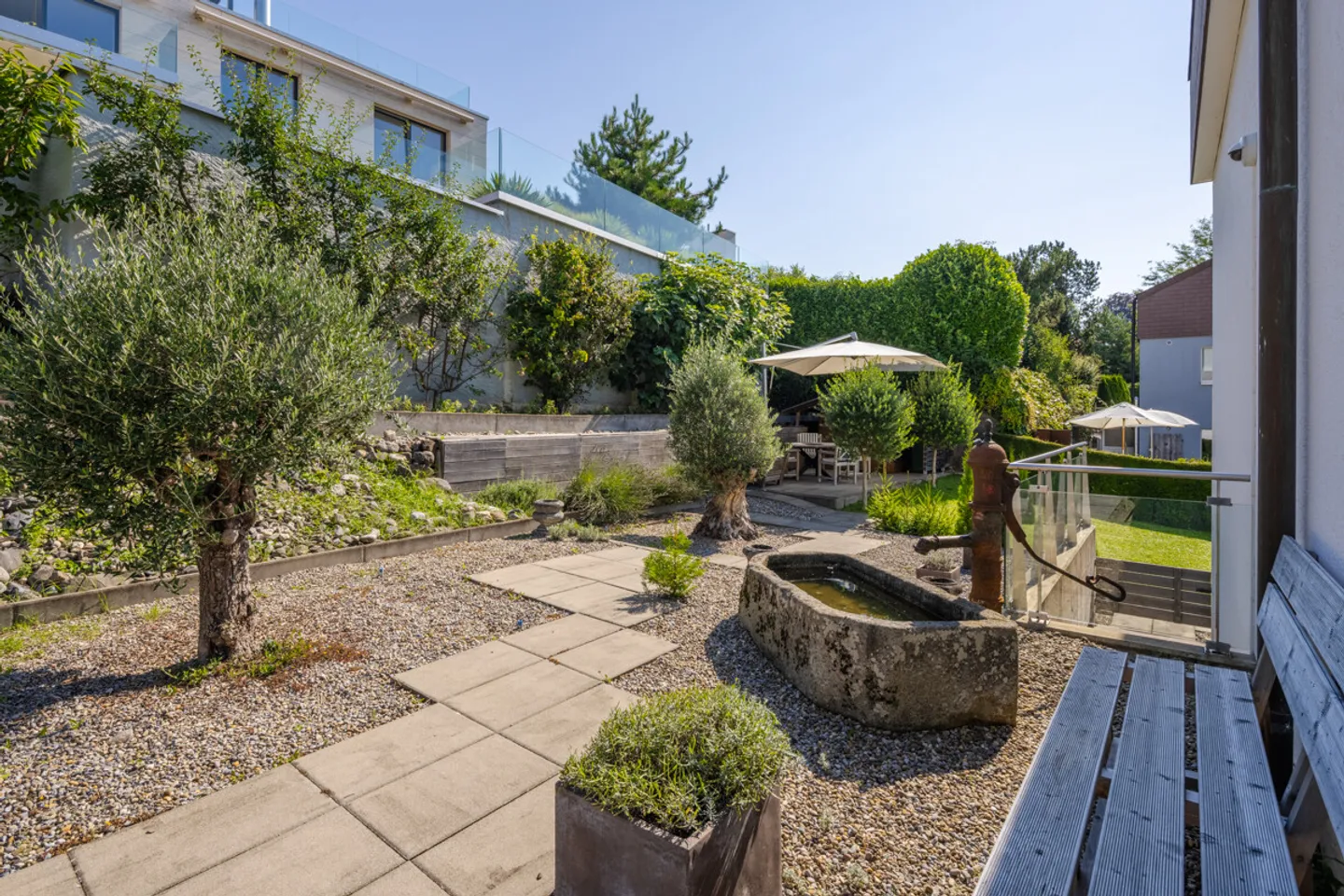 Herrliberg: Spacious condominiums with versatile use - Photo 7 of 8