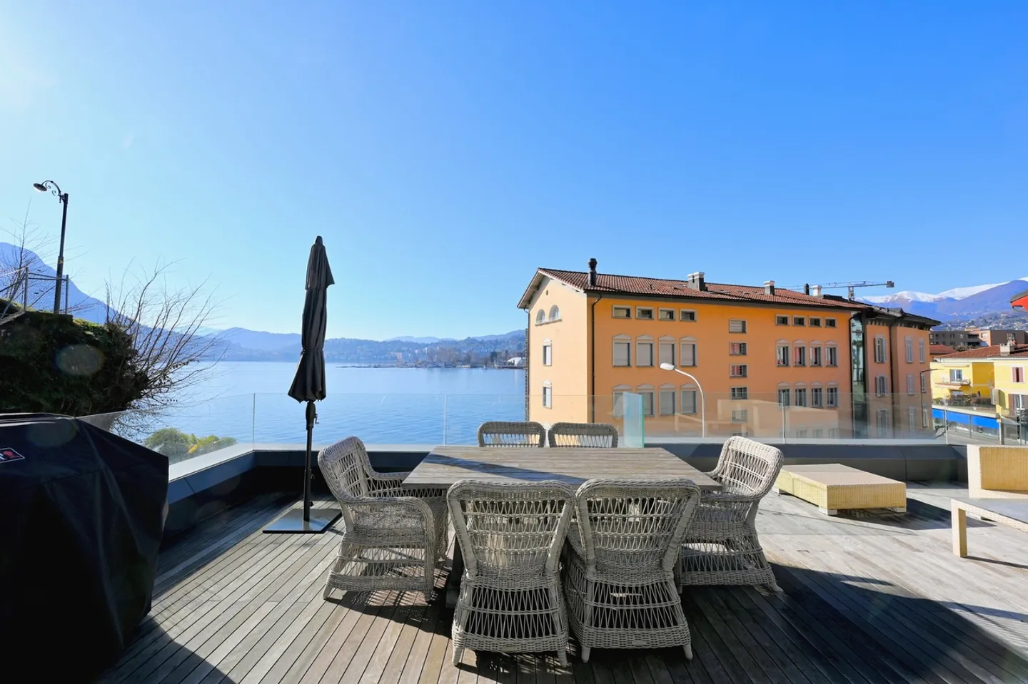 Villa de Design Exclusive à 20 Mètres des Rives du Lac de Lugano - Photo 2 sur 10