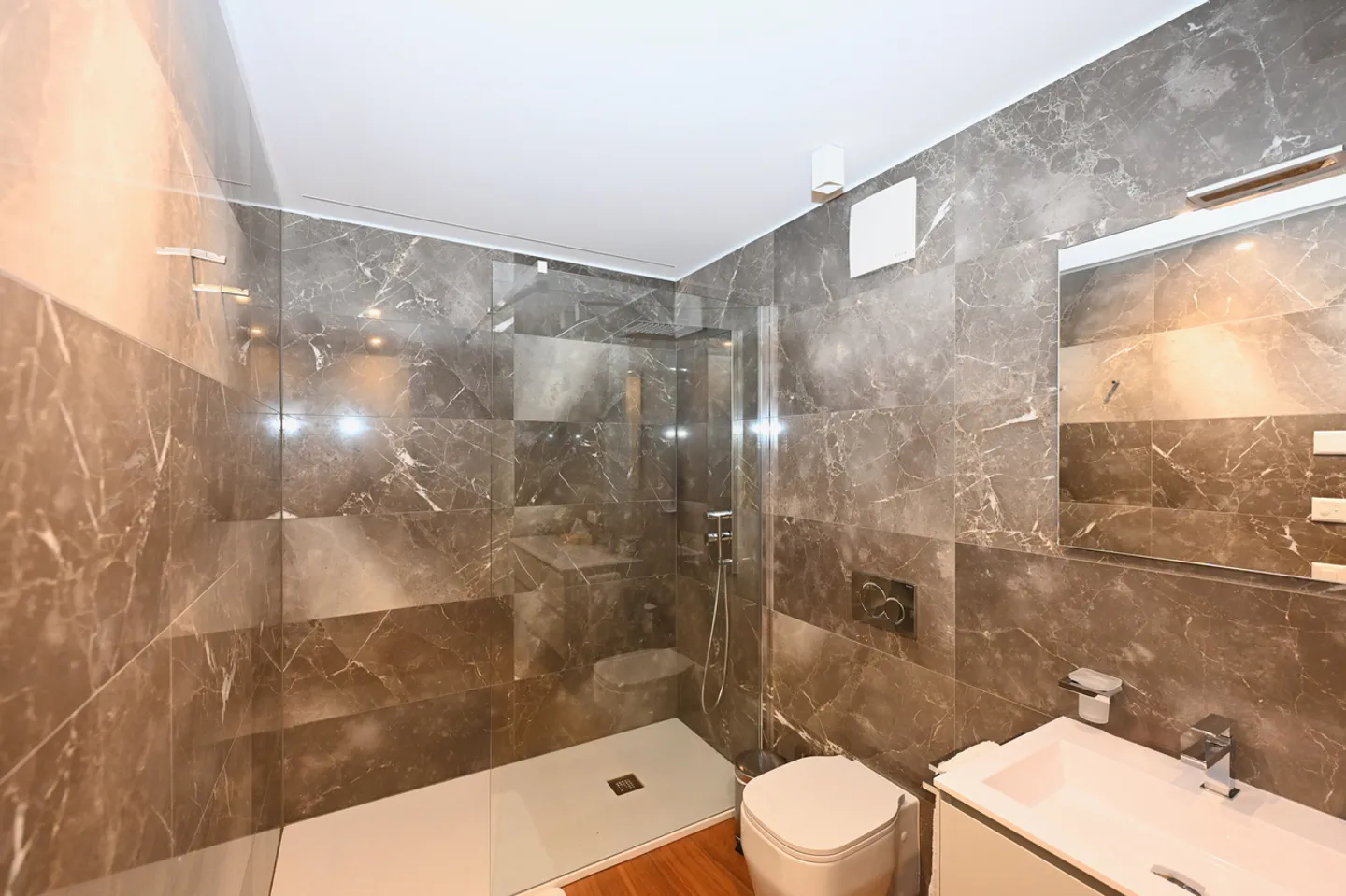 Villa de Design Exclusive à 20 Mètres des Rives du Lac de Lugano - Photo 8 sur 10