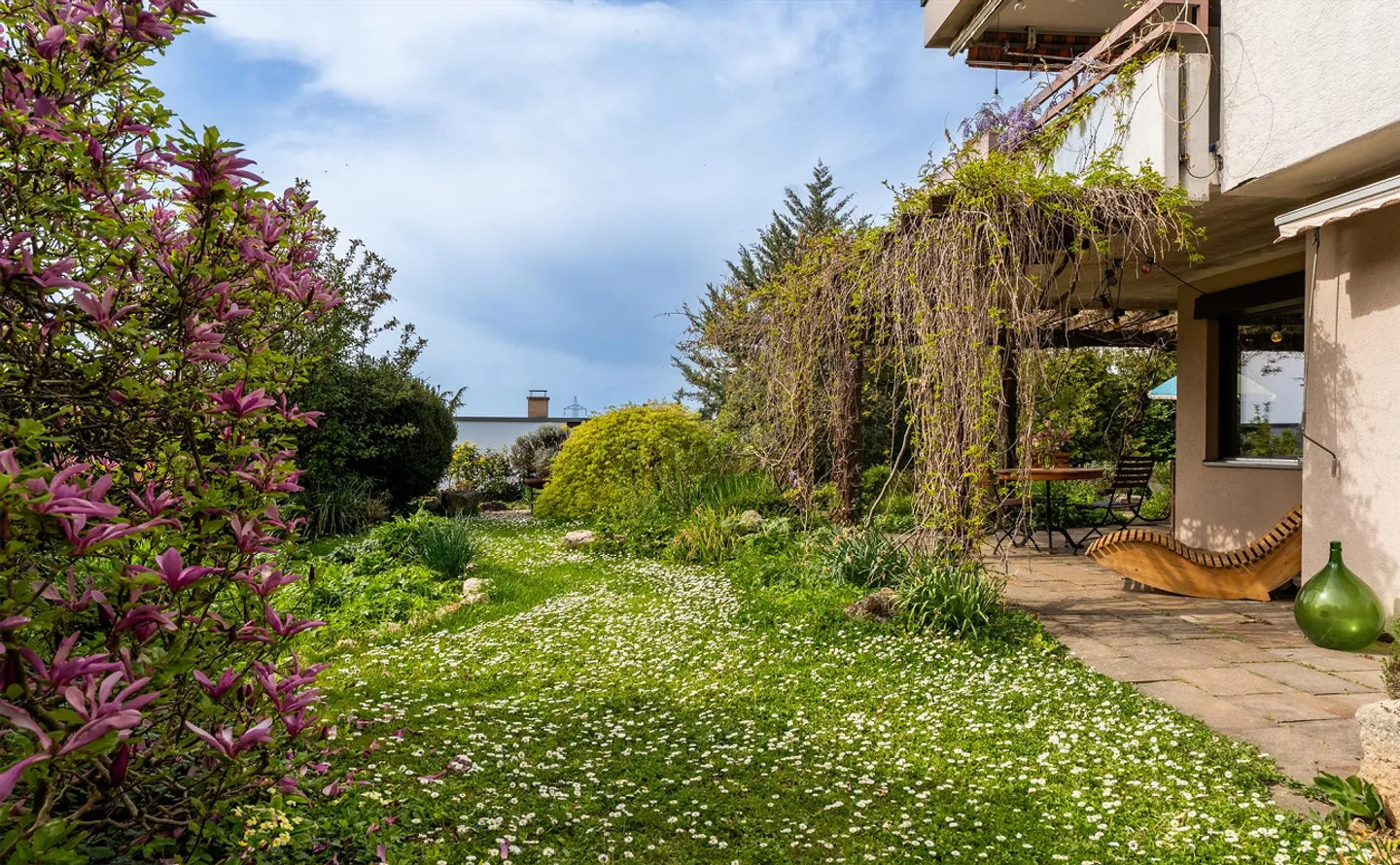 Spacious Single-Family Home with Idyllic Garden in a Quiet Location - Photo 6 of 28