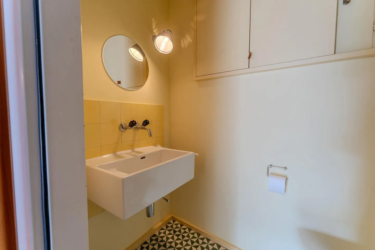 Spacious Single-Family Home with Idyllic Garden in a Quiet Location - Photo 14 of 28