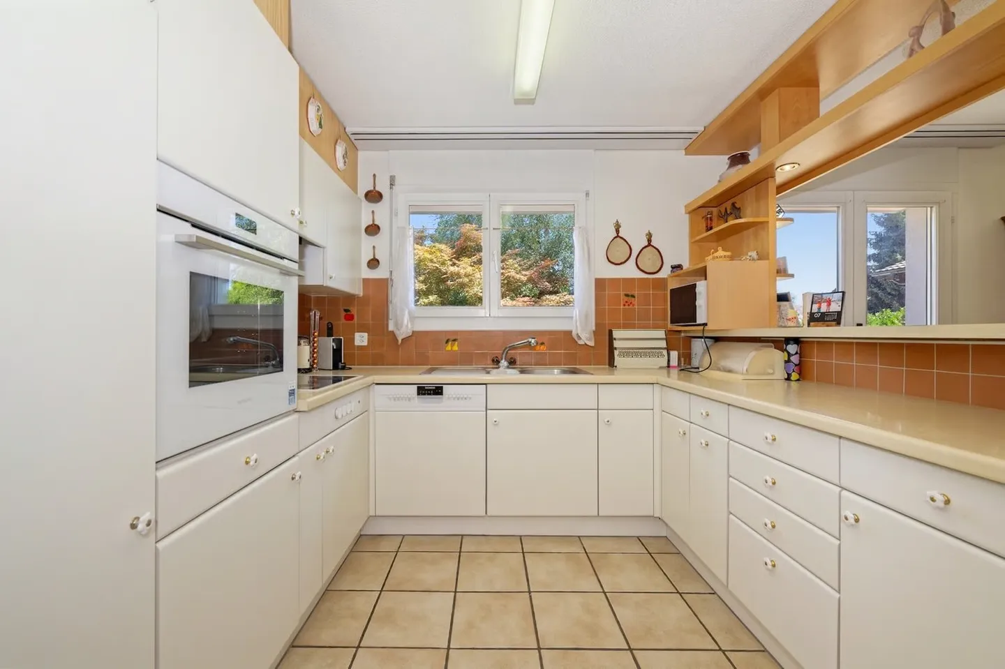 Charming single-family house with pool and large hobby room - Photo 2 of 13