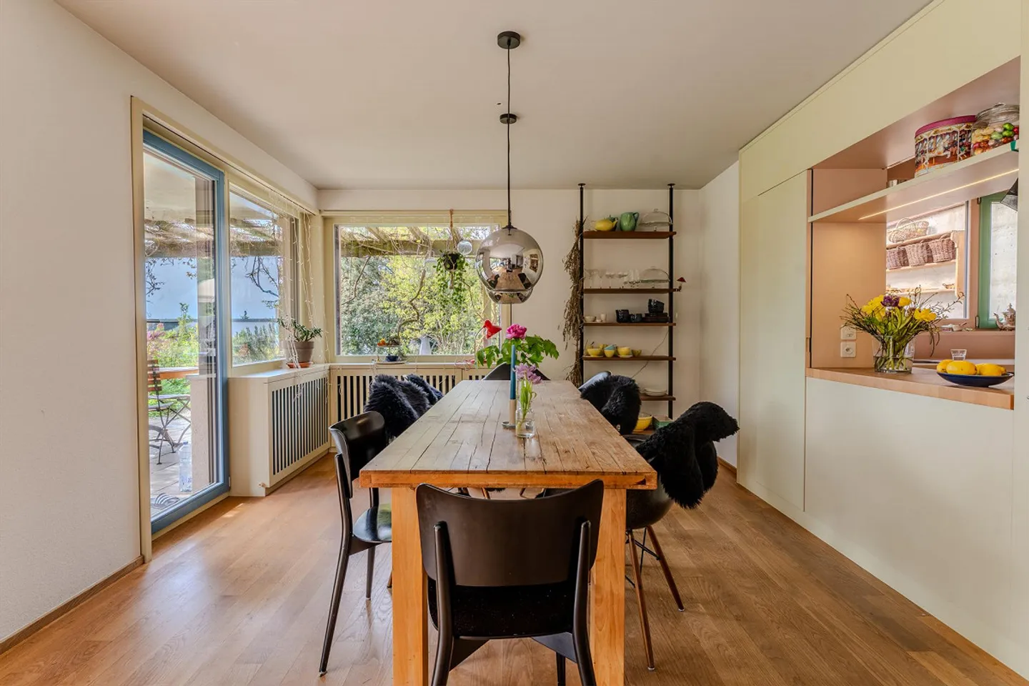 Spacious Single-Family Home with Idyllic Garden in a Quiet Location - Photo 10 of 28