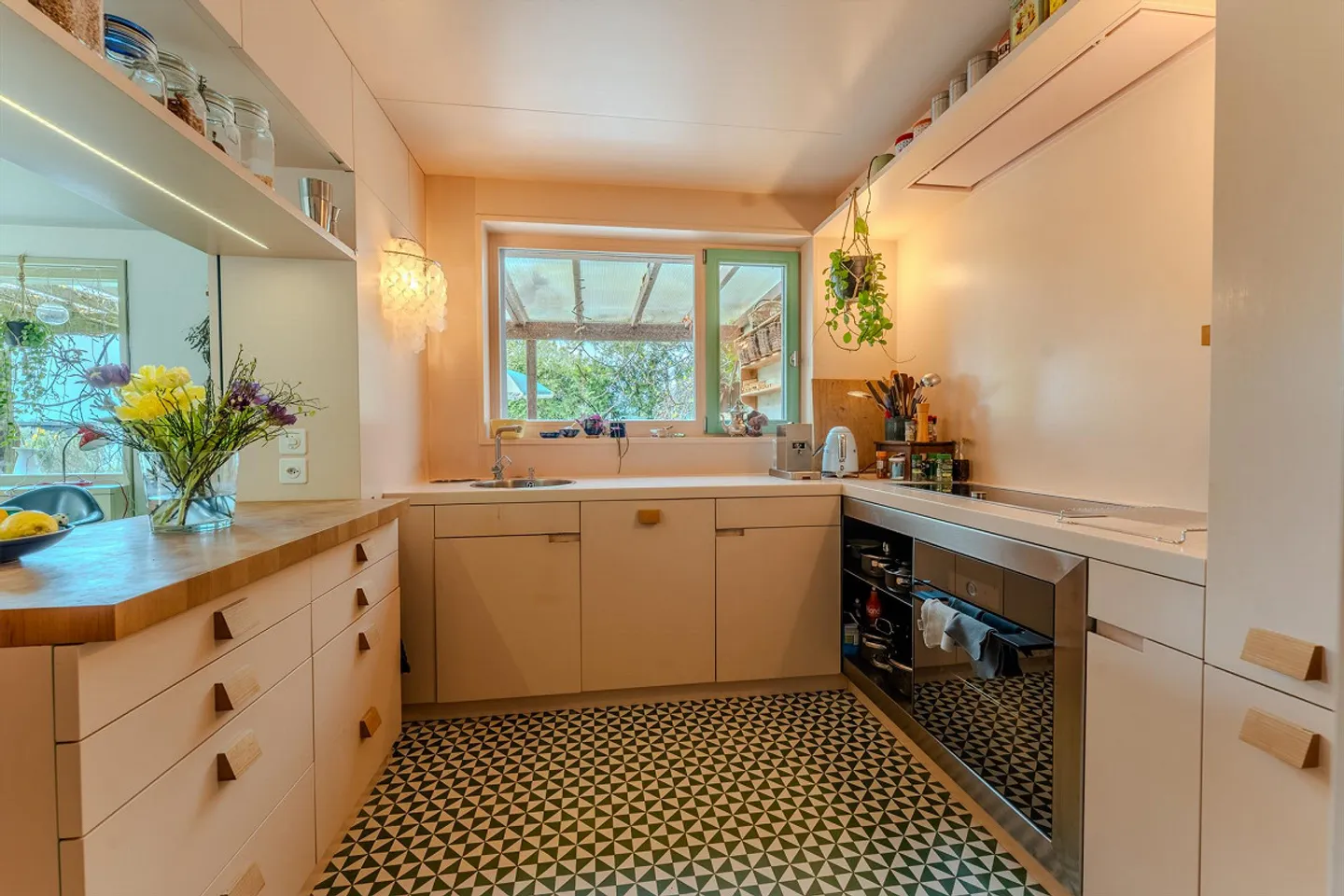 Spacious Single-Family Home with Idyllic Garden in a Quiet Location - Photo 11 of 28