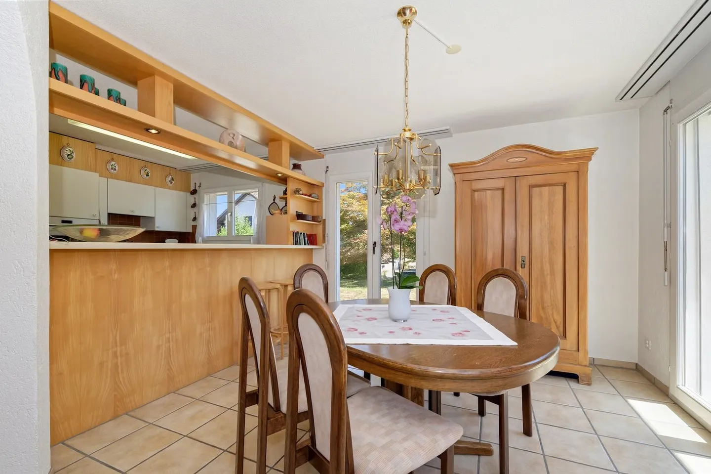 Charming single-family house with pool and large hobby room - Photo 3 of 13