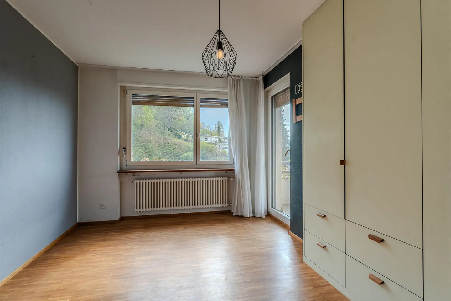 Spacious Single-Family Home with Idyllic Garden in a Quiet Location - Photo 19 of 28