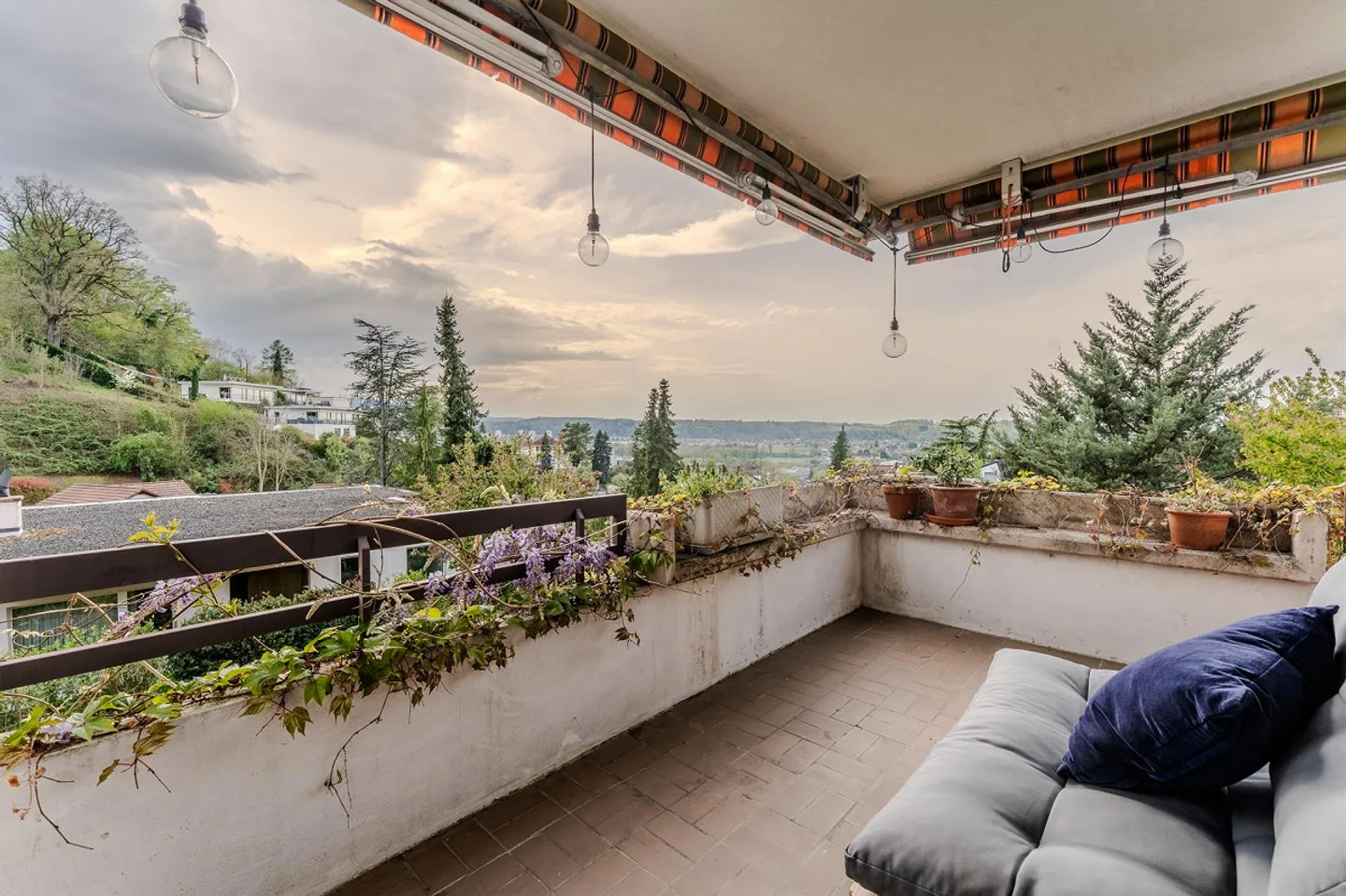 Spacious Single-Family Home with Idyllic Garden in a Quiet Location - Photo 21 of 28